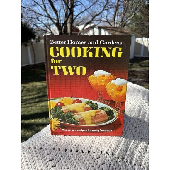 COOKING FOR TWO -- Better Homes & Gardens 1968 Hardcover Cookbook - Picture 1 of 8